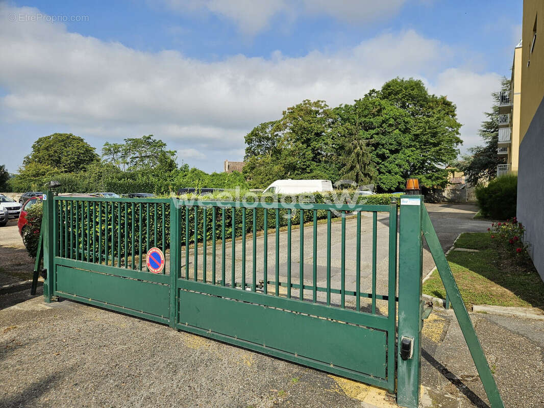 Parking à CONFLANS-SAINTE-HONORINE