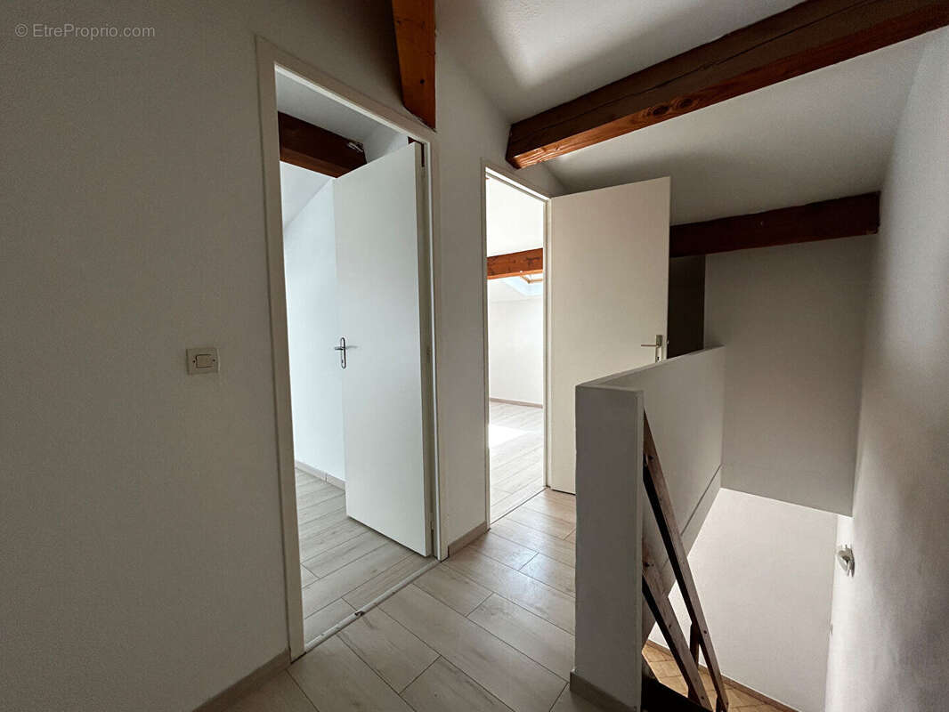 Appartement duplex 3 pièces lumineux avec parking privatif Pertuis - photo 7