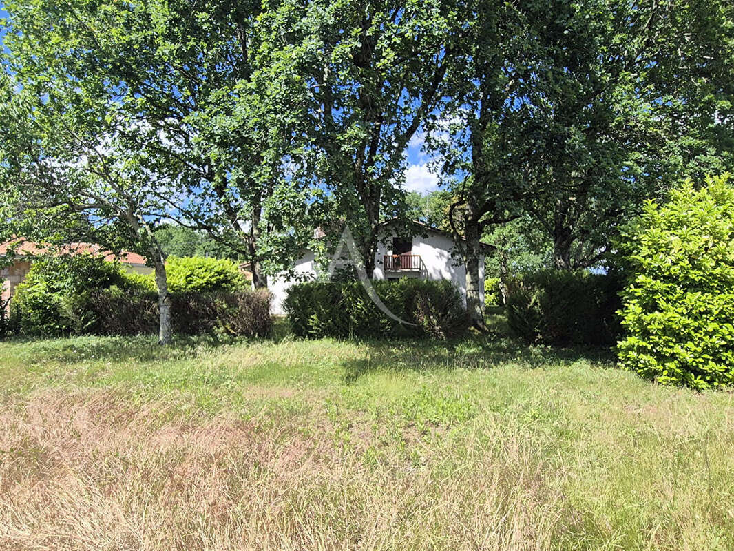 Léognan  - Maison de 128m²  avec travaux sur une belle parcelle de plus de 1 000m² - photo 3