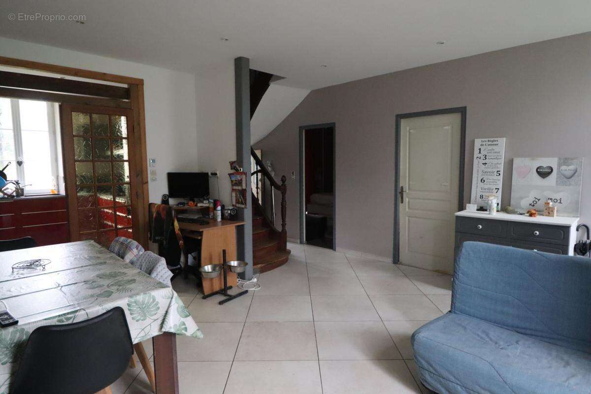 Charmante maison de caractère sur plus de 7000 m2 de terrain - photo 5
