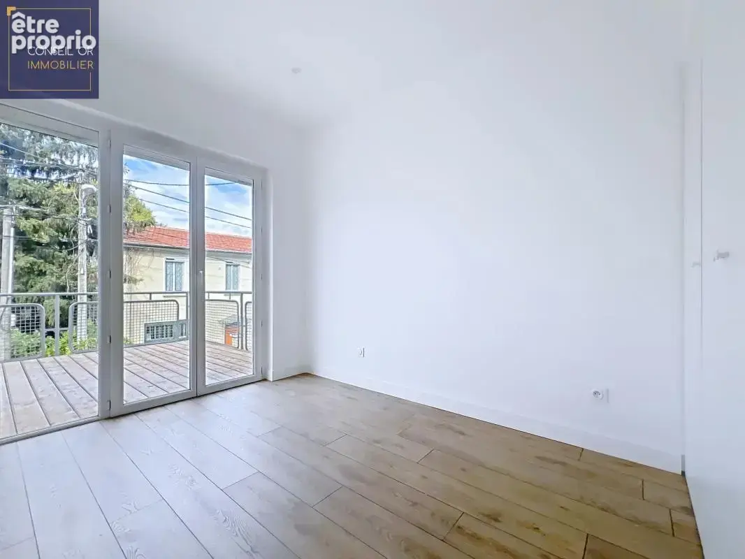 Maison 100 m² entièrement rénovée – 3 chambres, garage et jardin - photo 8
