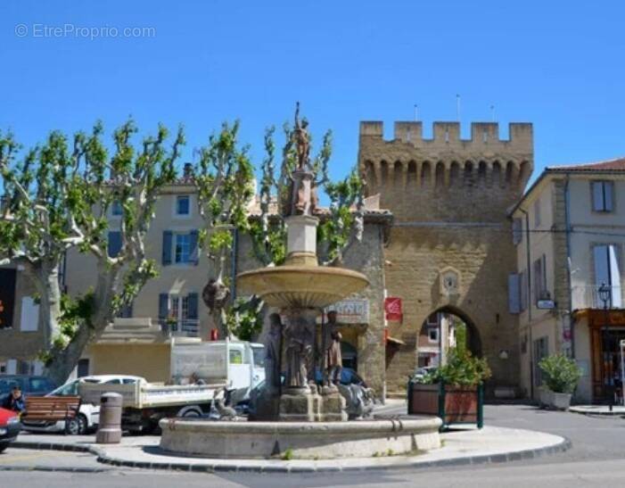 Terrain à COURTHEZON