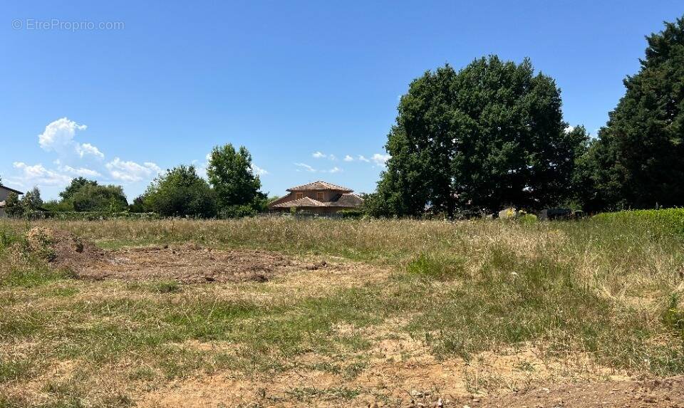 Terrain à BEY