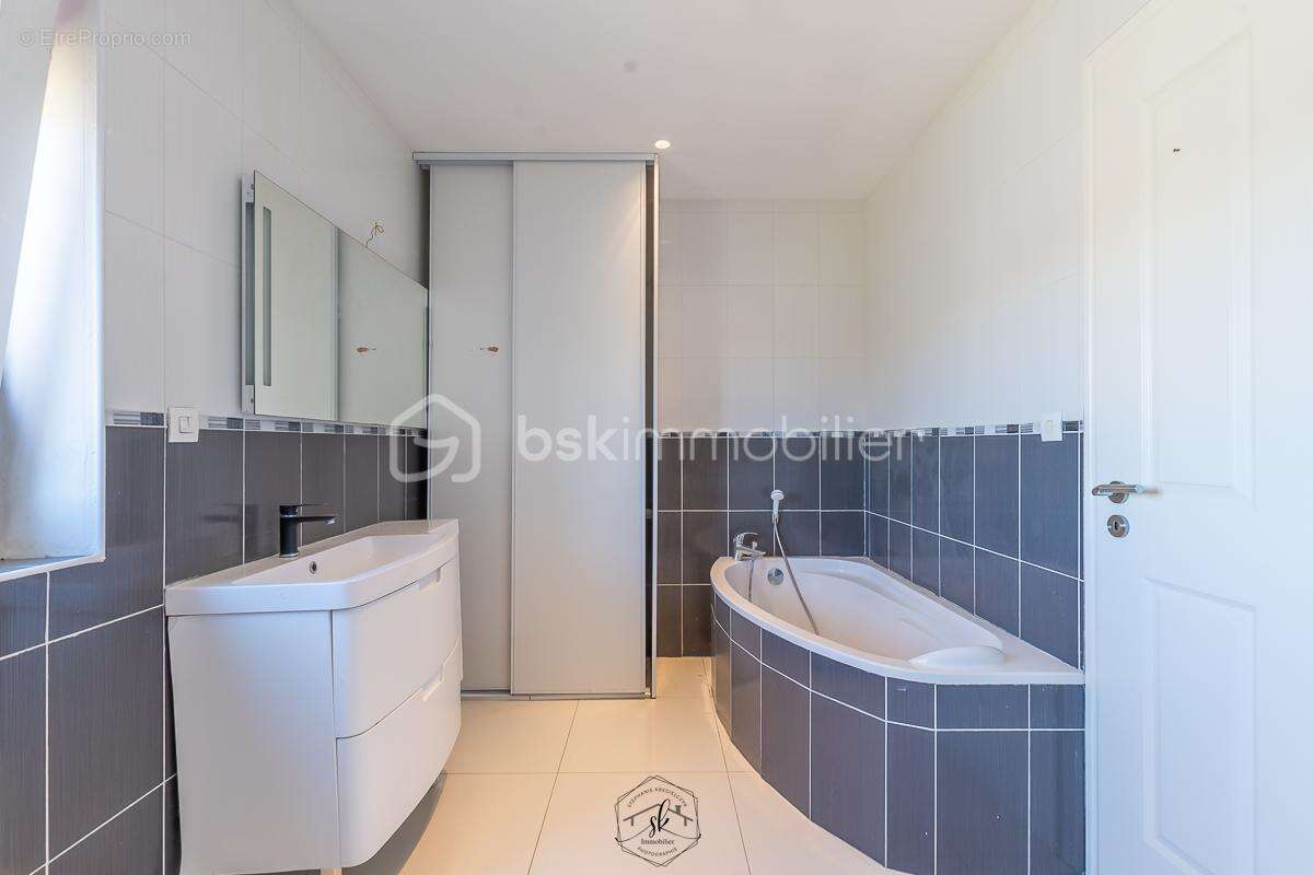 Propriété d’exception avec piscine intérieure – Prestations haut de gamme - photo 10