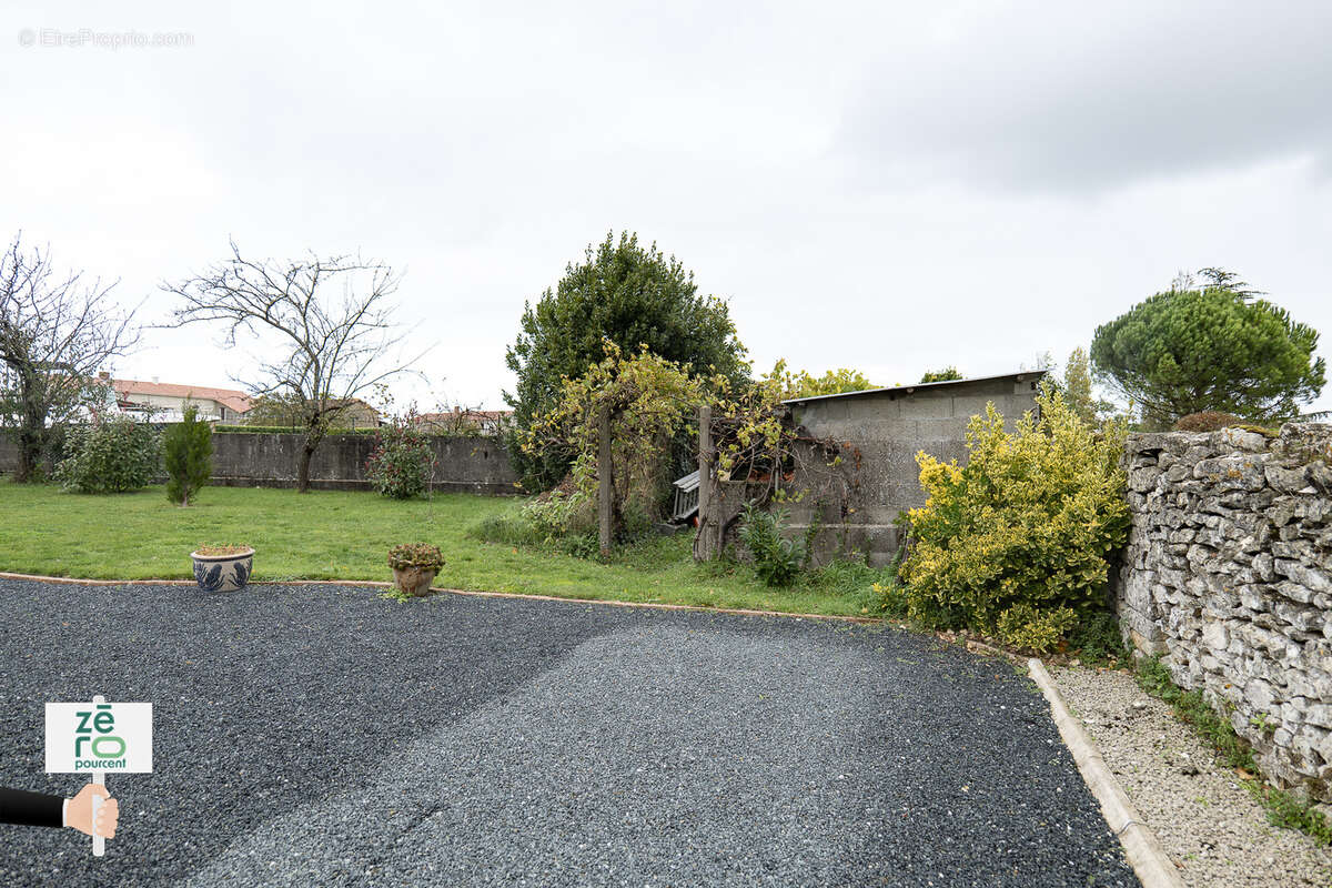 Maison à MOUZEUIL-SAINT-MARTIN