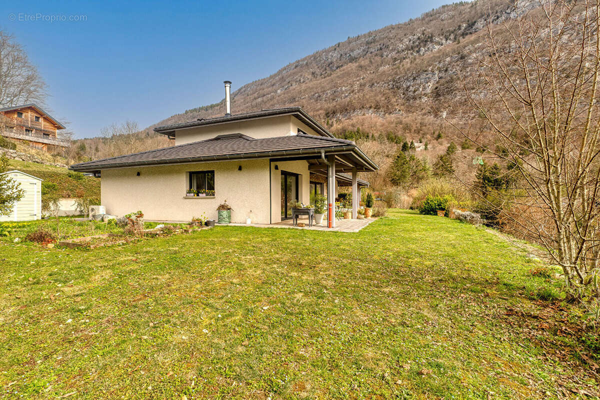 Maison à DINGY-SAINT-CLAIR