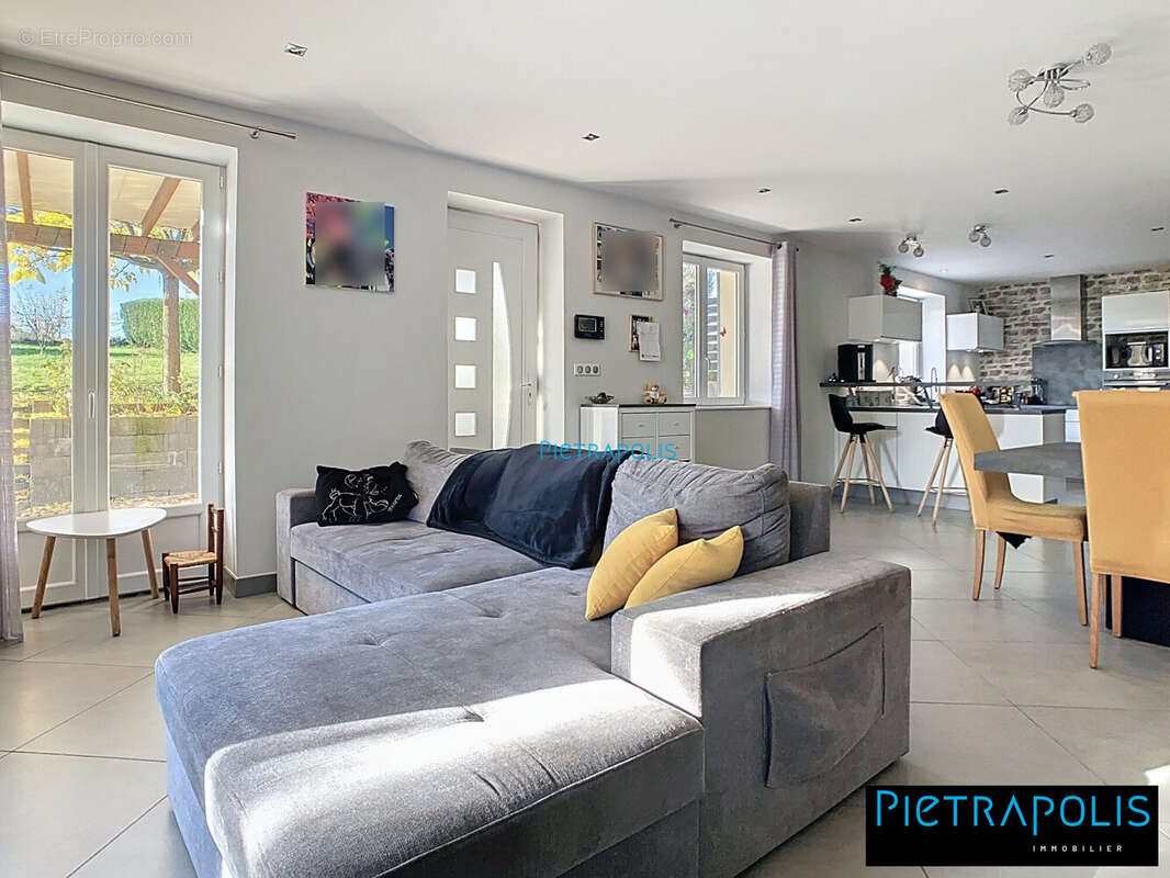 Maison à SAINT-GEORGES-DE-RENEINS