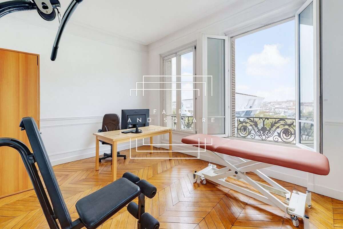 Appartement à PARIS-17E