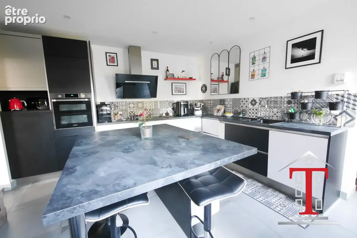 Cuisine moderne avec îlot central
