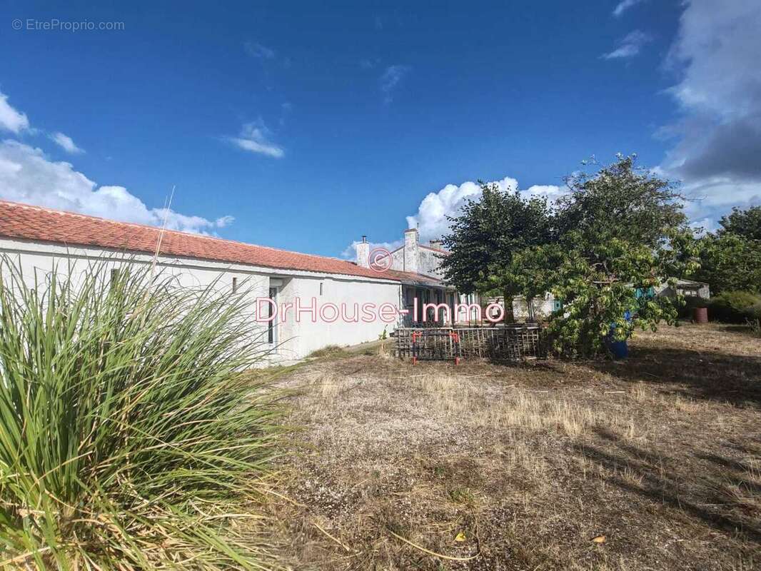 Maison à SAINTE-RADEGONDE-DES-NOYERS