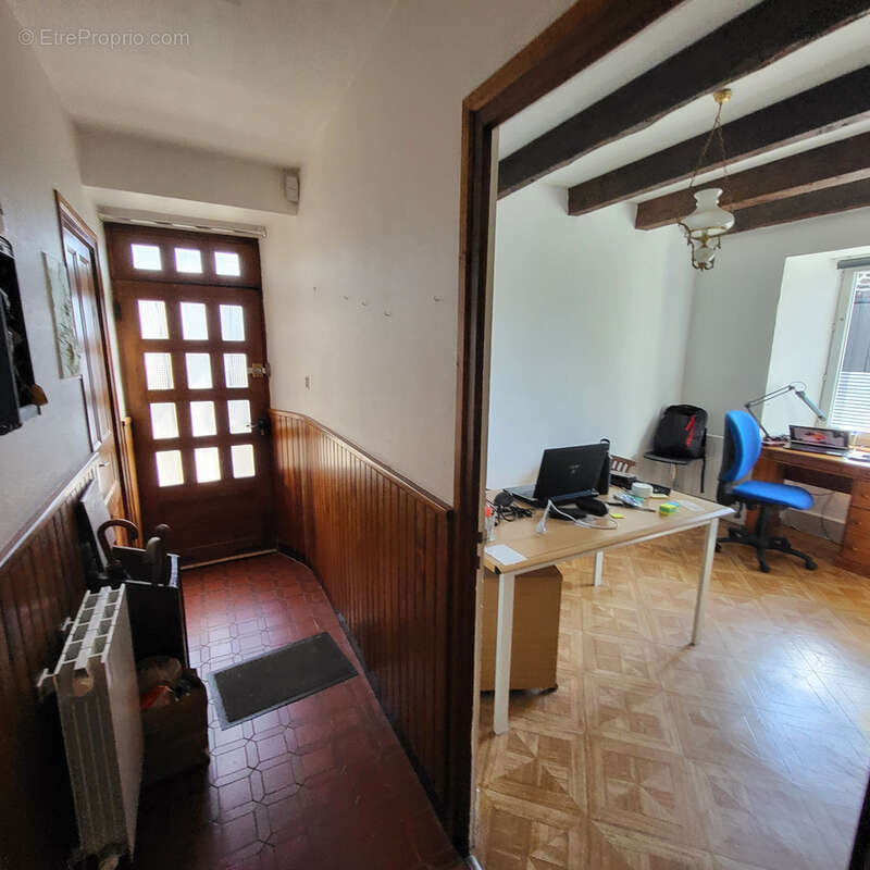Maison en pierres avec grand garage vendue meublée - photo 6