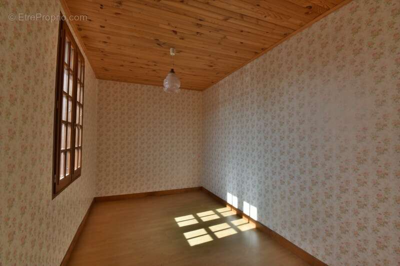 Maison à SAINT-LEGER-MAGNAZEIX