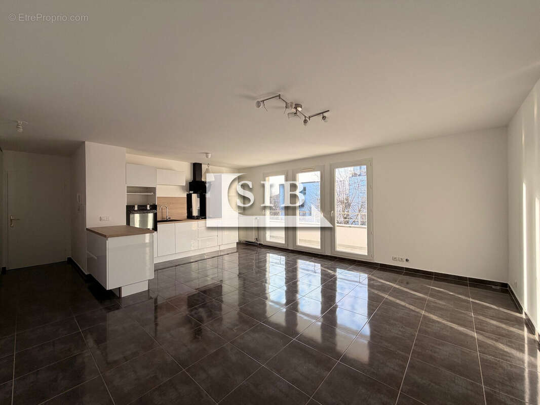 Appartement à SAINTE-GENEVIEVE-DES-BOIS