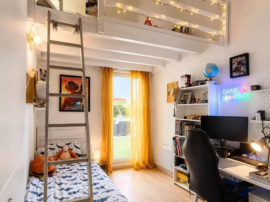 Appartement à VALLAURIS