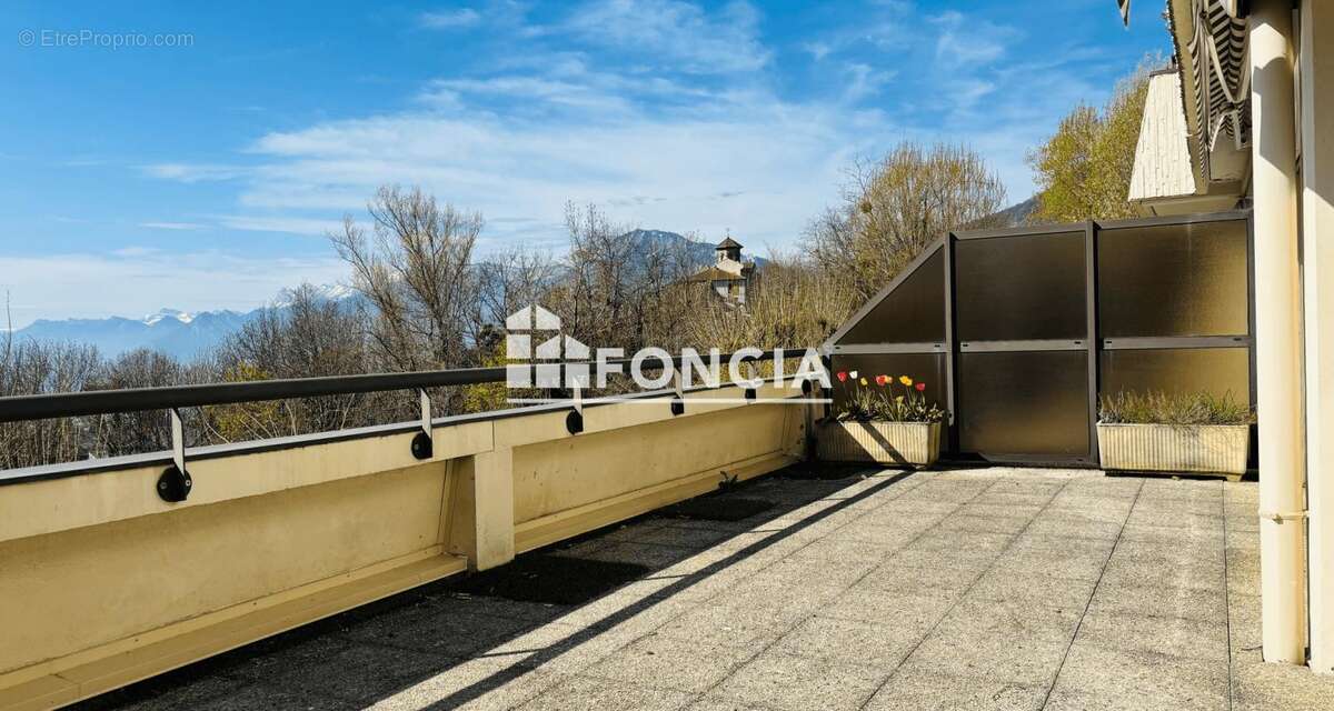 Appartement à CORENC