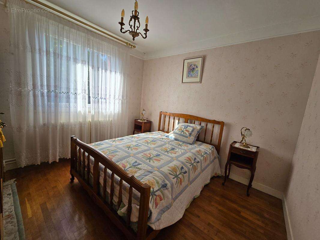 Maison à SAINTE-GENEVIEVE-DES-BOIS