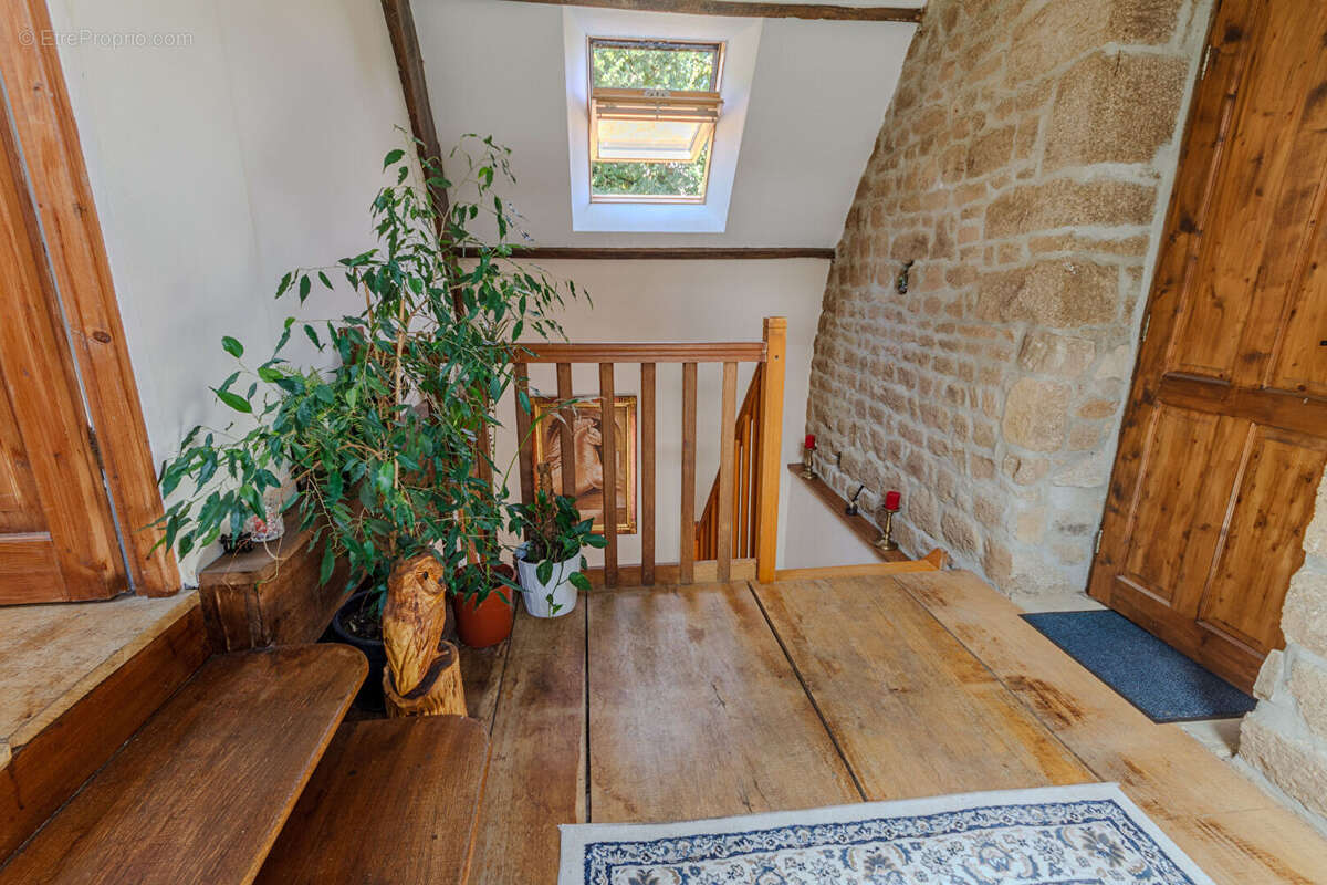 Manche : Maison en pierre de 3 chambres avec studio, écuries et terrain. - photo 11