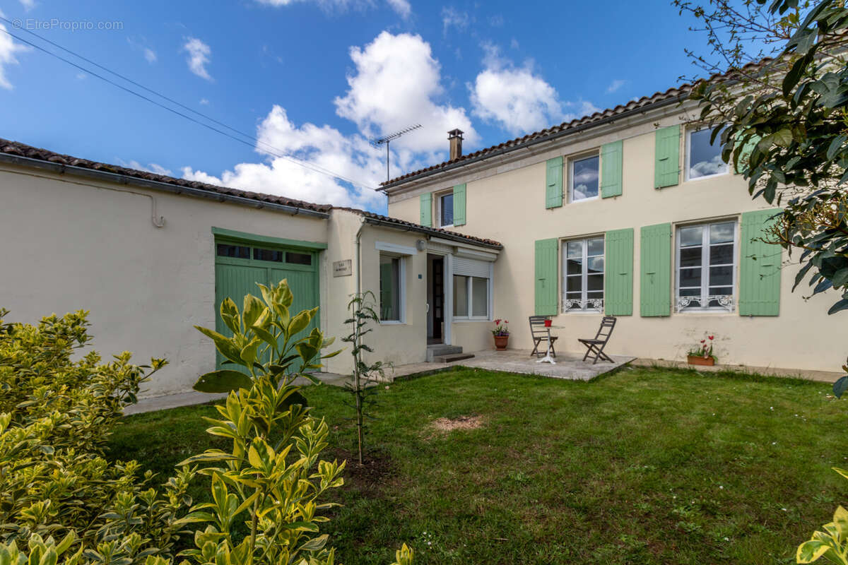 Maison à LES ESSARDS