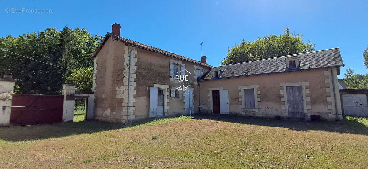 Maison à LENCLOITRE