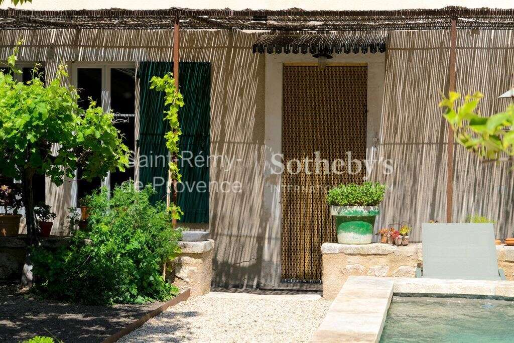 Saint Rémy de Provence, charmante maison de village rénovée avec jardin et piscine - photo 17