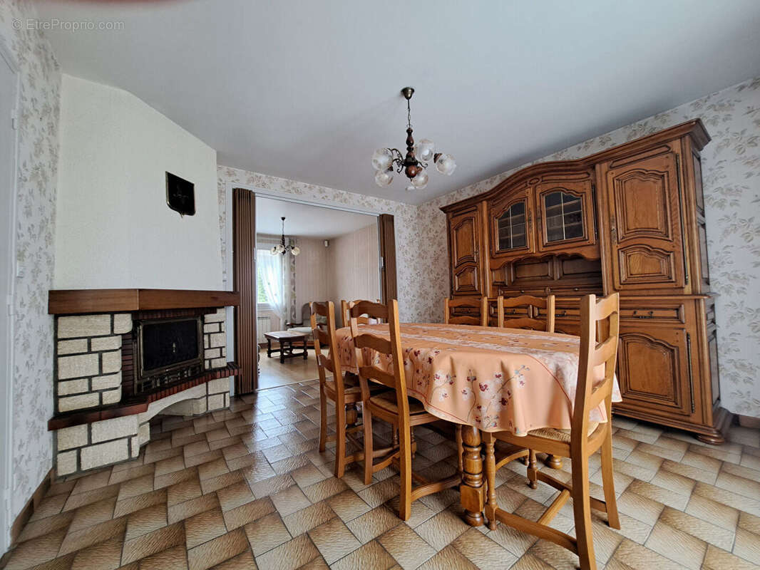 Maison à DANGE-SAINT-ROMAIN