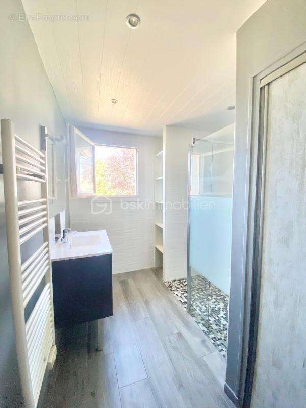 Maison familiale de 112 m² sur terrain constructible de 1 756 m² avec piscine et hangar - photo 5