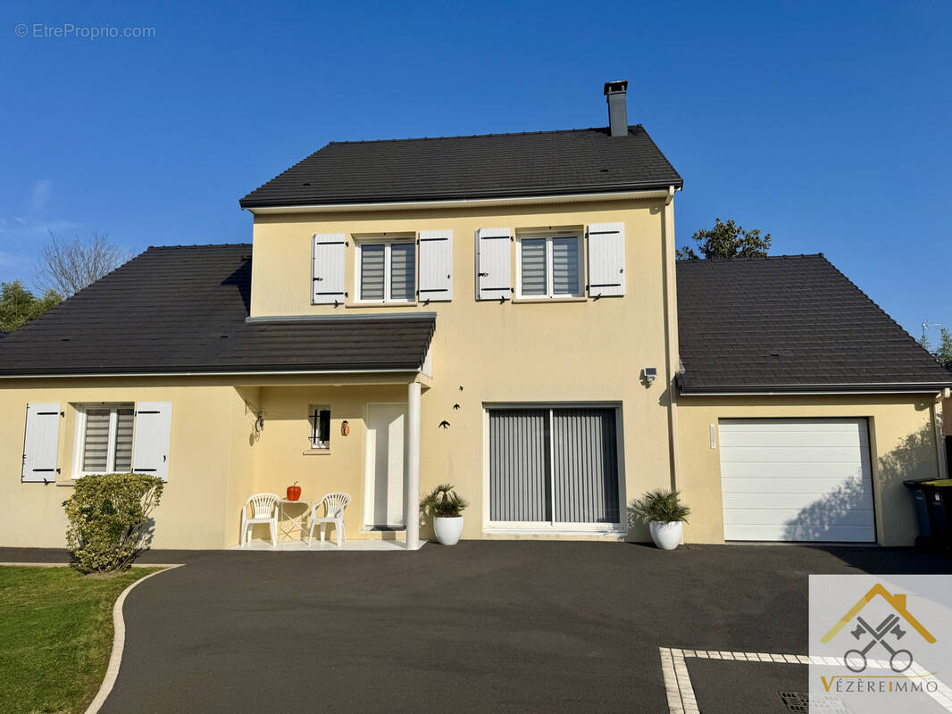 Maison à VARETZ