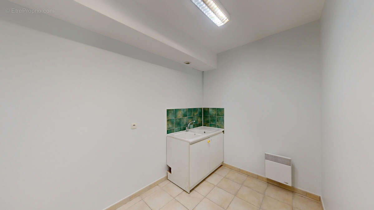 Commerce à CARBONNE