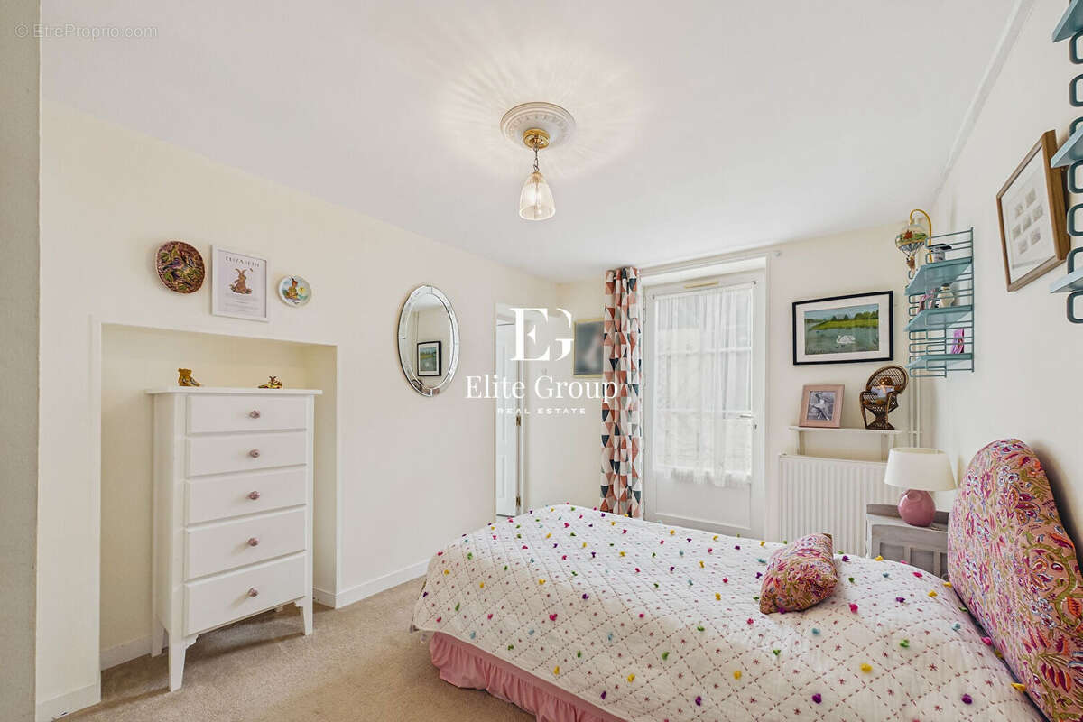 Maison à MONTMOREAU-SAINT-CYBARD