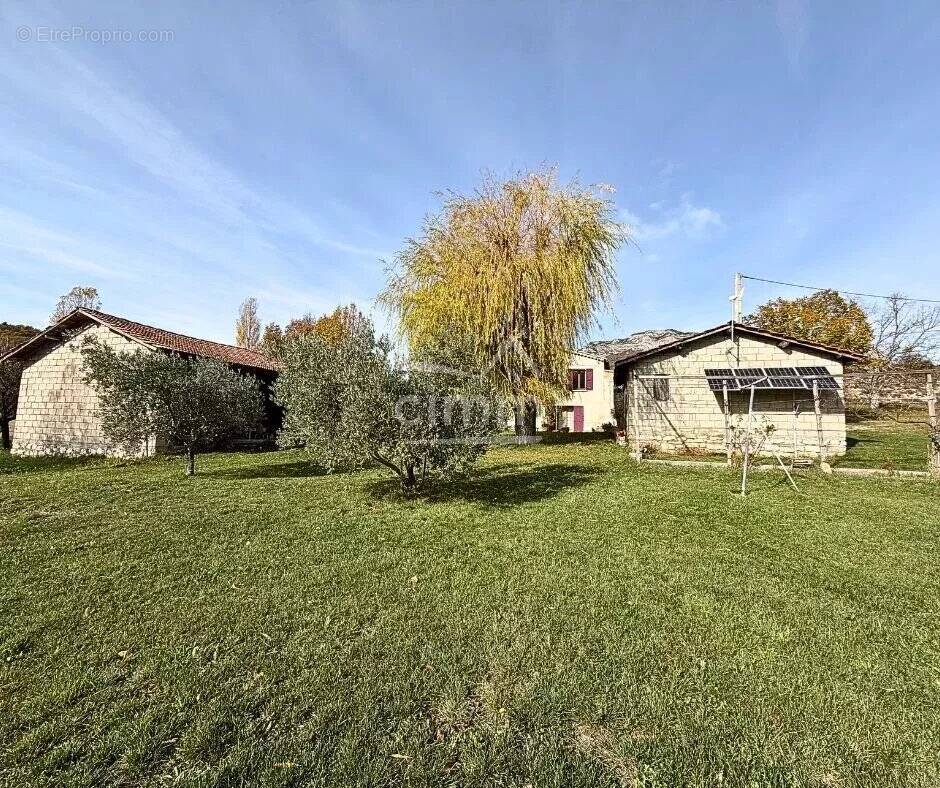 Maison à ENTREPIERRES