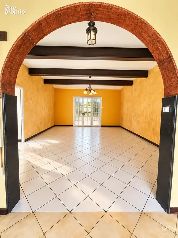 À vendre   terre-sainte   maison de 125 m2 à fort potentiel   vue mer et port de saint-pierre - photo 5