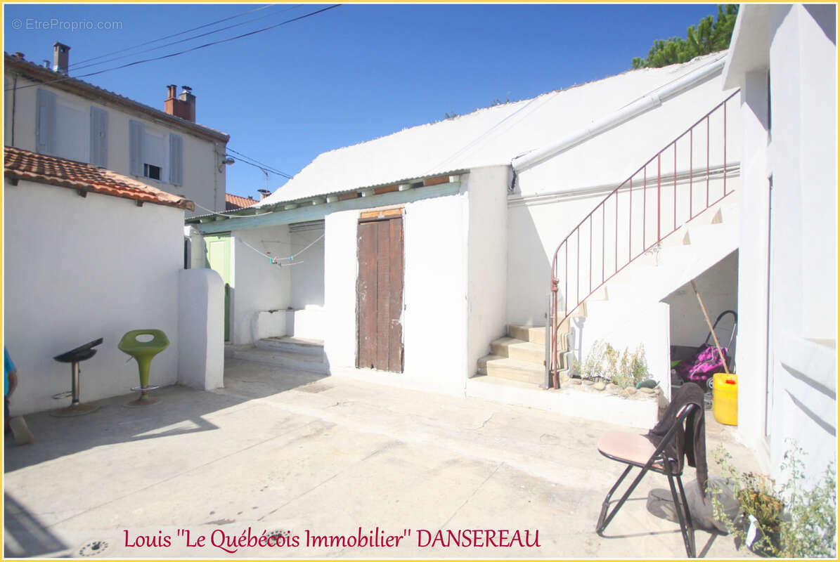 ** Possibilité vente à terme libre ** Rénové en 2020:  Immeuble 2 x T3 au calme, cour, dépendances - photo 4