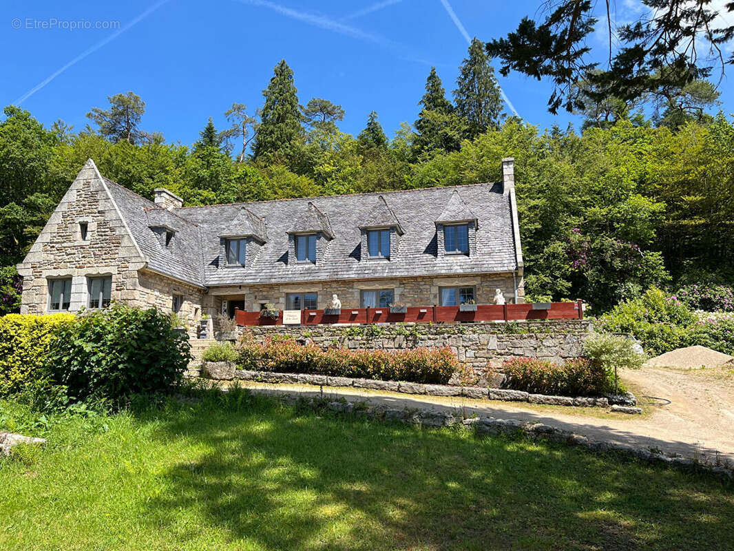 Maison à HUELGOAT