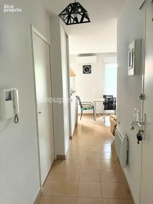 T2 de 44m² climatisé et traversant + 2 places de parkings privatives dans une copropriété prisée - photo 8