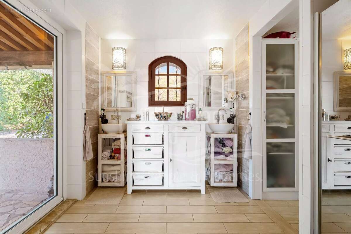 Maison à TOURRETTES-SUR-LOUP