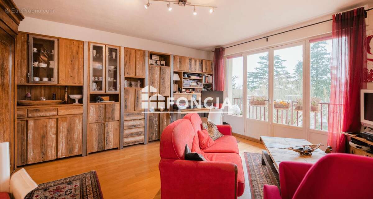 Appartement à LA CHAPELLE-SAINT-MESMIN