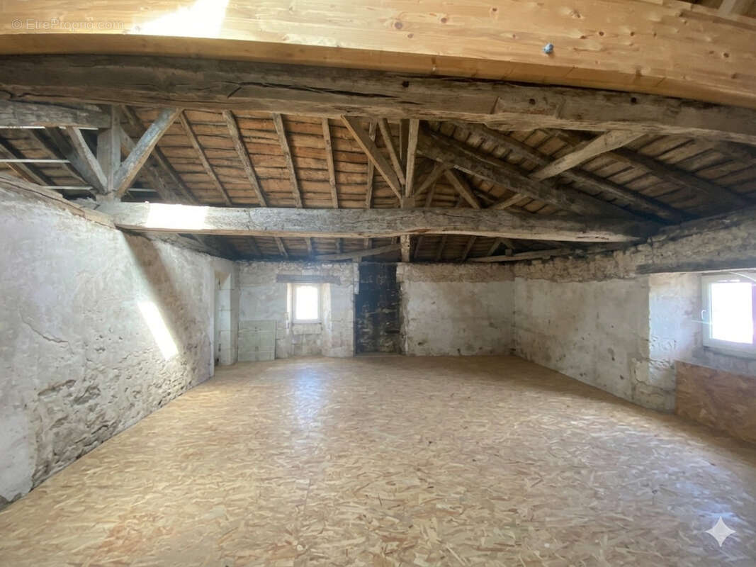 Maison à ROULLET-SAINT-ESTEPHE