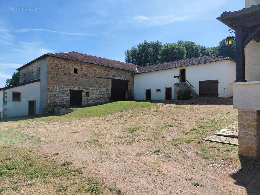 Maison 250 m² à Charlieu  - photo 4