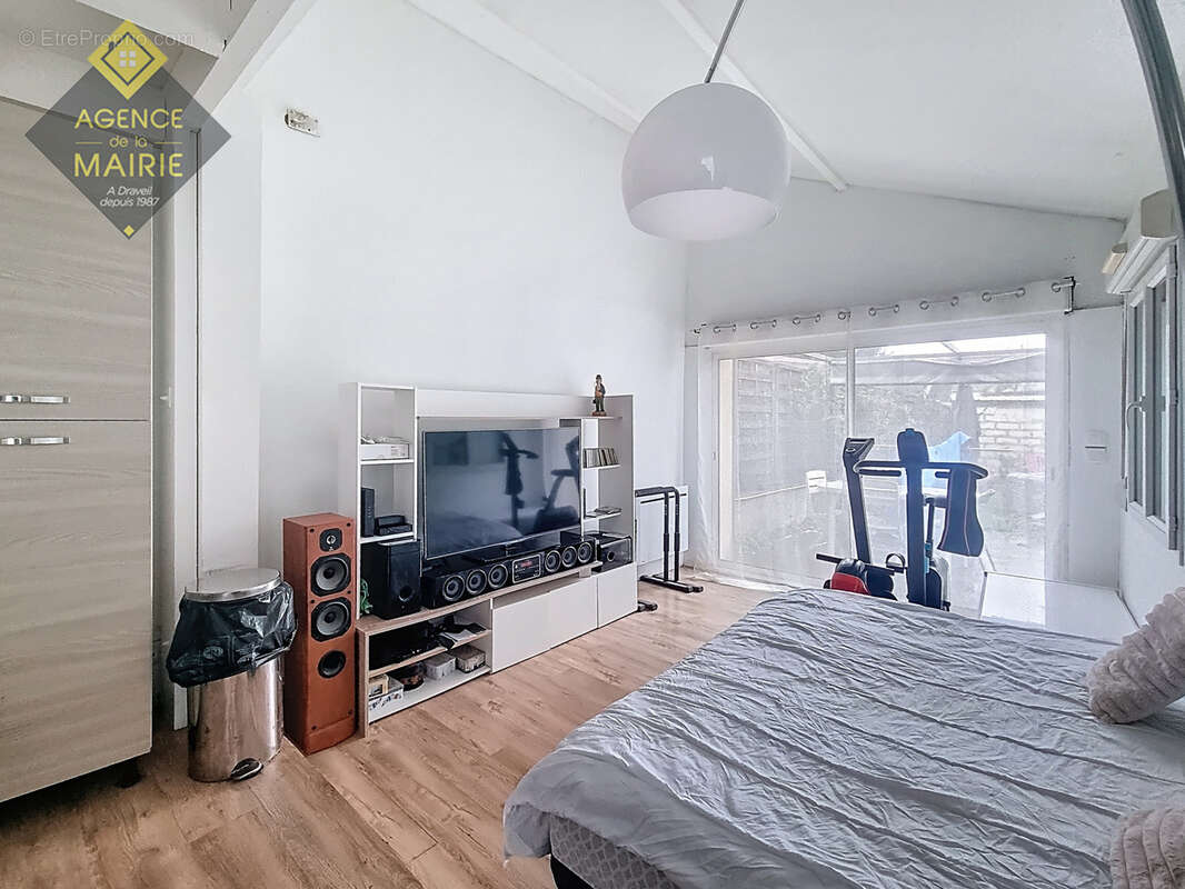 Maison à VIGNEUX-SUR-SEINE