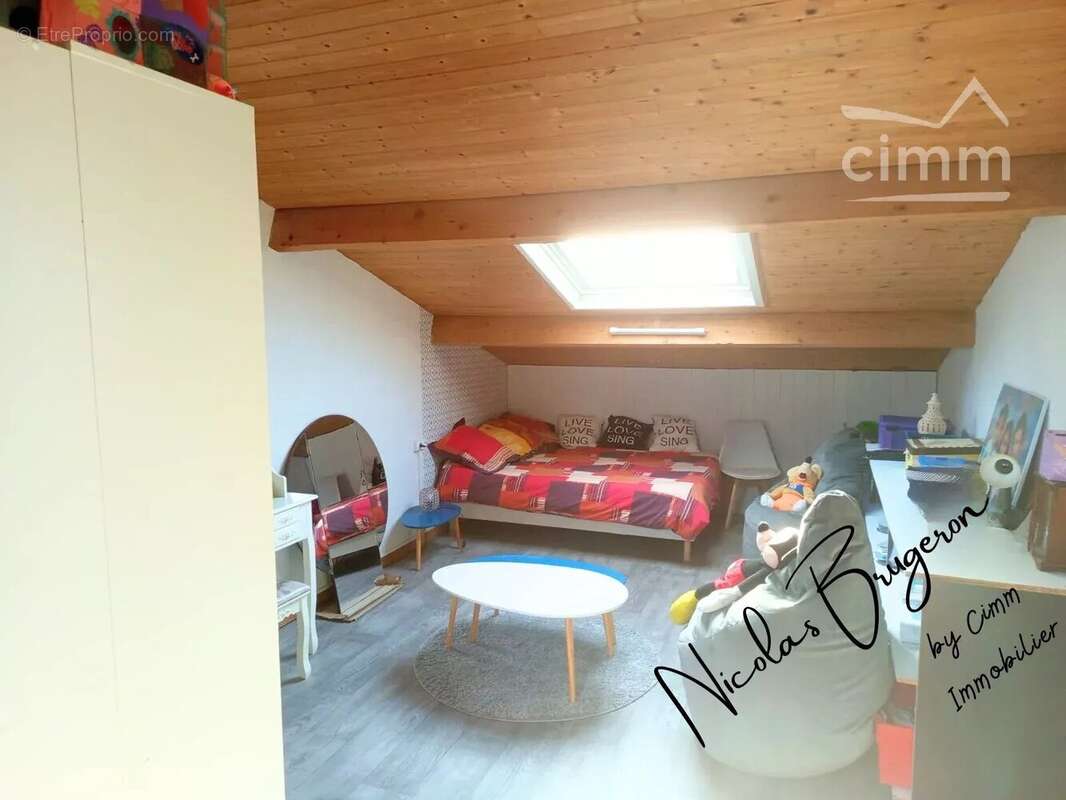 En exclusivité – Ensemble immobilier avec deux habitations, étang et près d’un hectare de terrain - photo 39