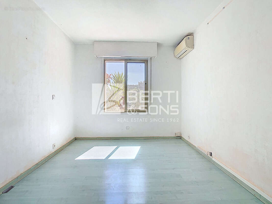 Appartement à MANDELIEU-LA-NAPOULE