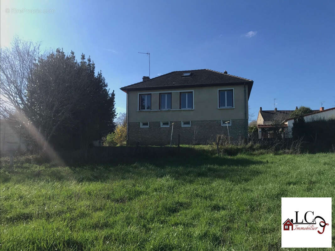 Maison à LUTHENAY-UXELOUP
