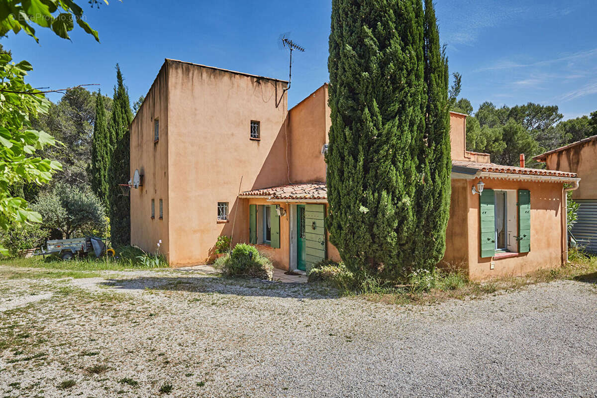 Maison Lambesc - Calme absolu - Jardin buccolique- 2300M2 de terrain - photo 3