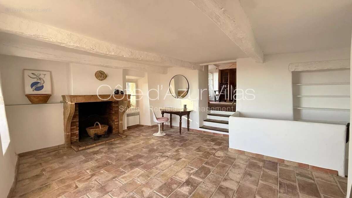 Maison à CHATEAUNEUF-GRASSE