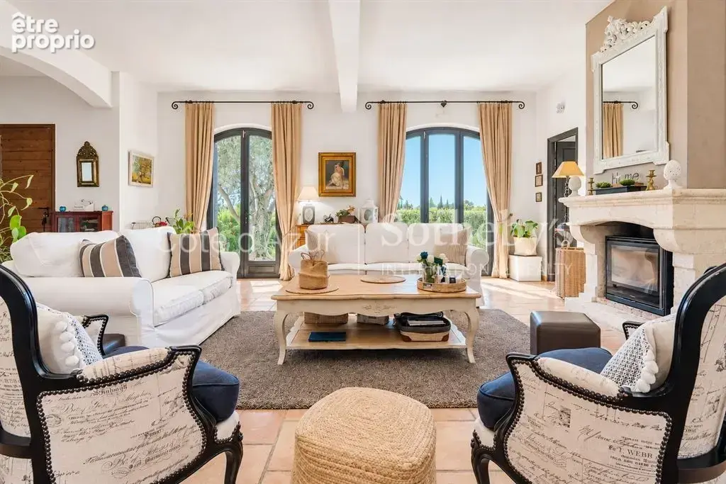 Tourrettes, bastide provençale de 196 m² avec piscine et parc de plus d’un hectare - photo 10