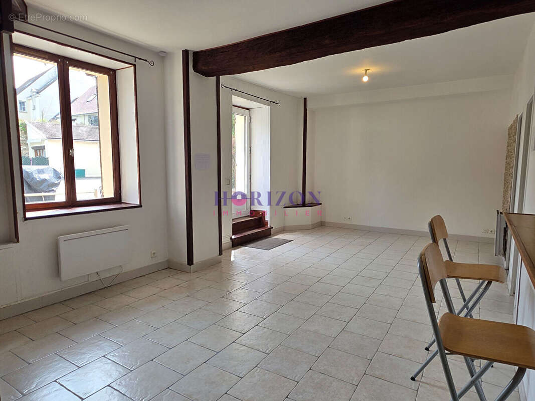 Appartement à LA CHAPELLE-EN-SERVAL