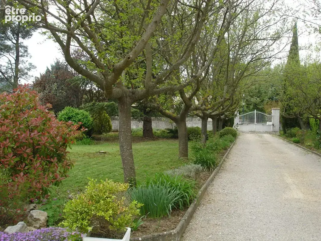 NEOULES (83136) Maison T5 sur un terrain de 3800m2 avec garage et piscine - photo 2