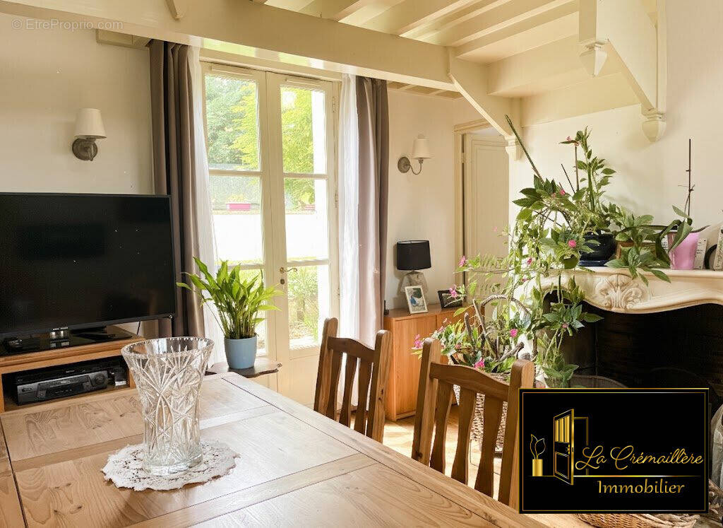 Salle à manger Appartement  - Appartement à SAINT-ARNOULT-EN-YVELINES