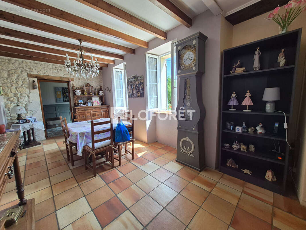 Maison de caractère, 3 chambres, piscine et dépendances - photo 6