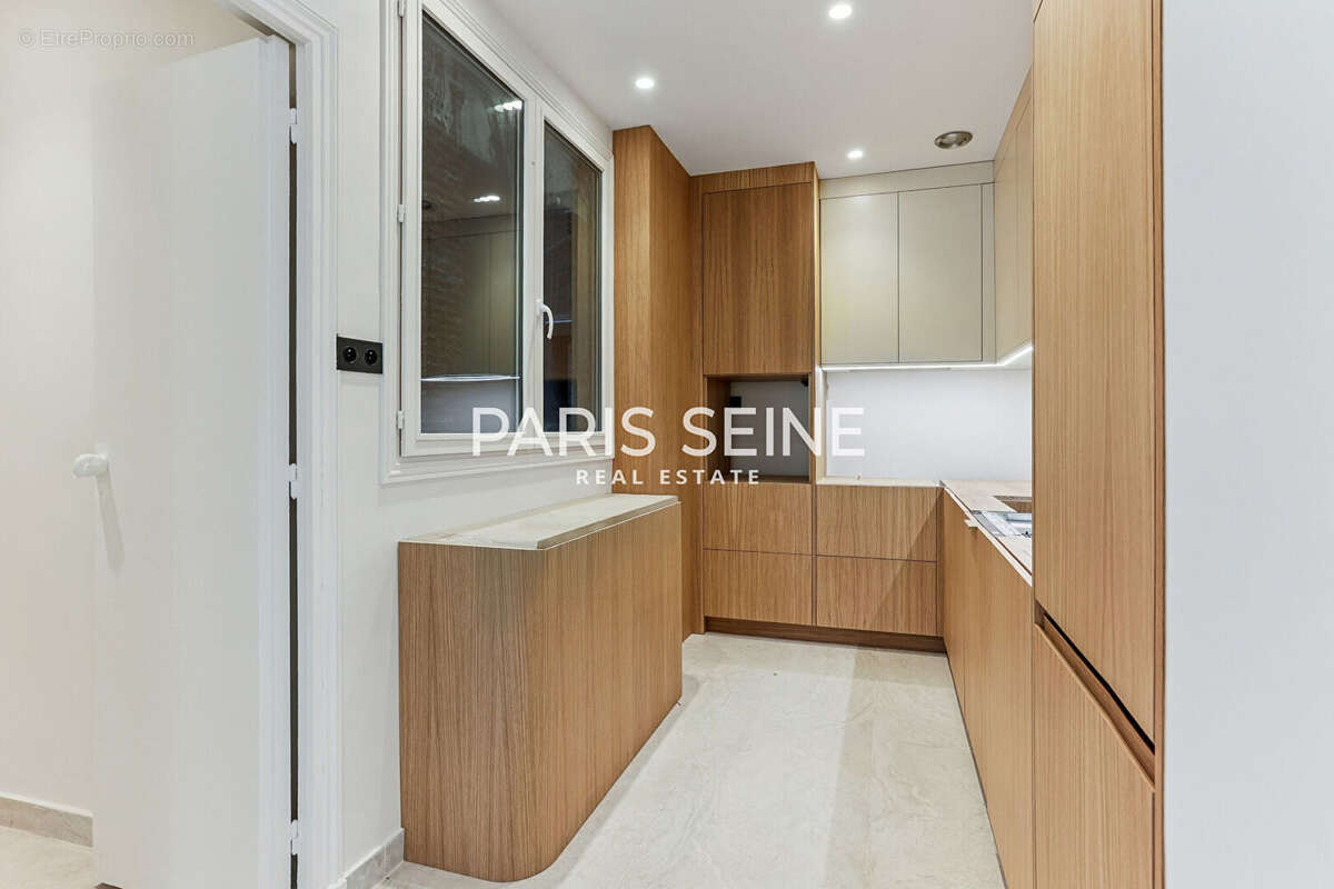 Appartement à PARIS-7E